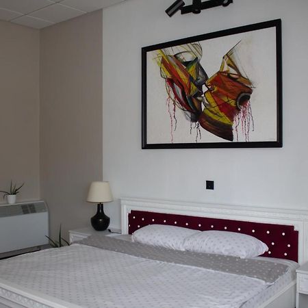 Yox Apartment 1 Орадеа Екстериор снимка