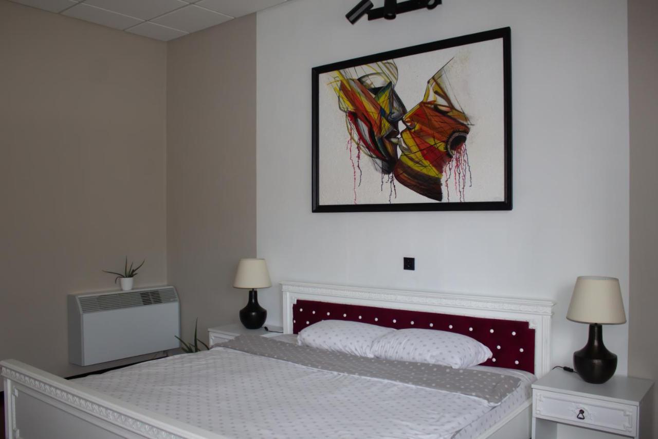 Yox Apartment 1 Орадеа Екстериор снимка