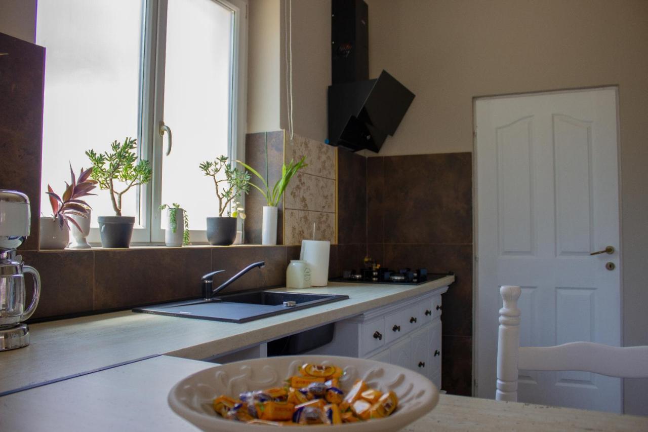 Yox Apartment 1 Орадеа Екстериор снимка