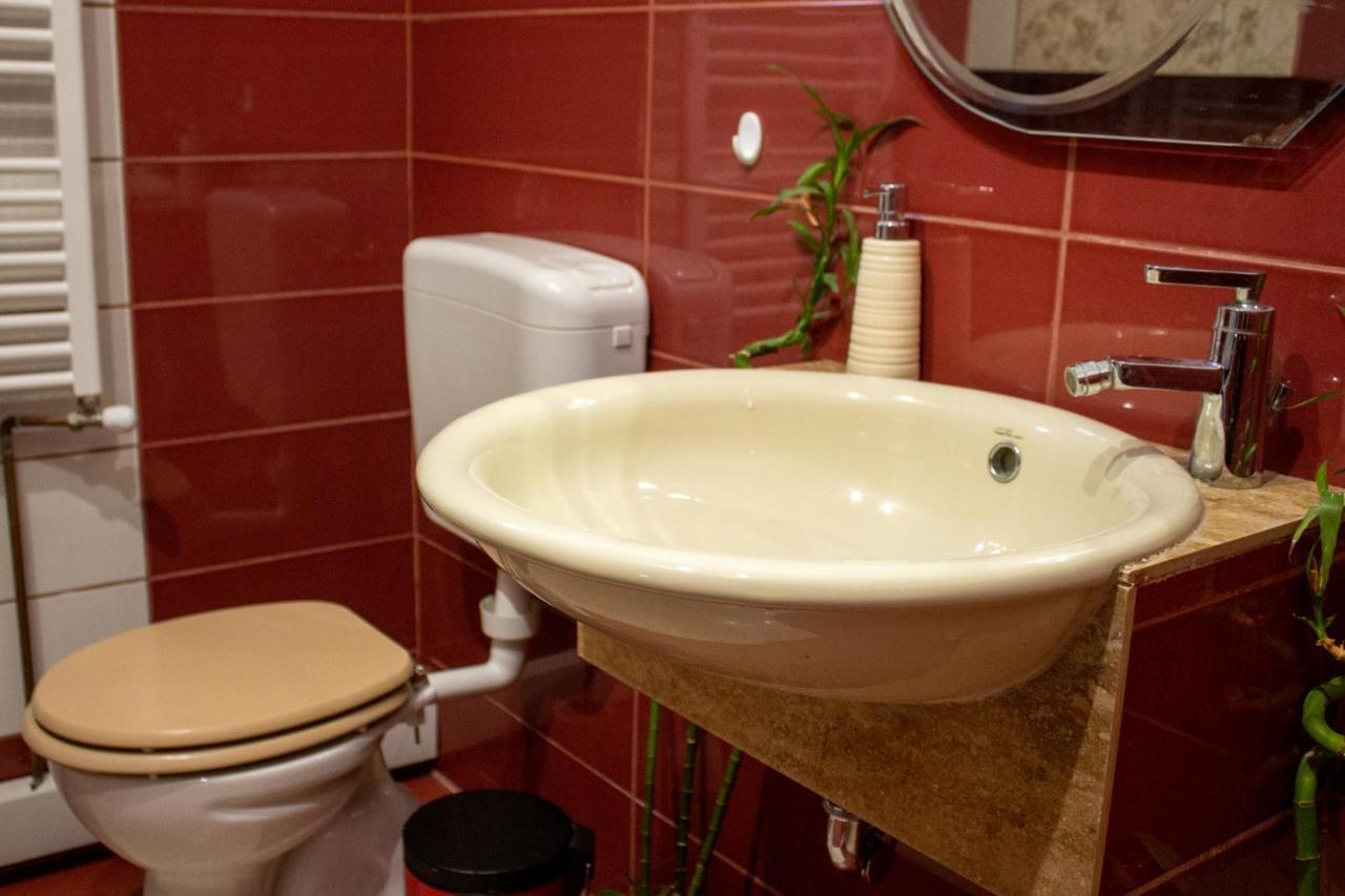 Yox Apartment 1 Орадеа Екстериор снимка